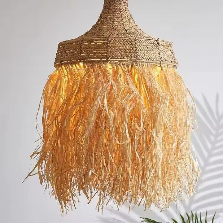 Suspension en raphia tressé à longues franges, au style bohème naturel et artisanal