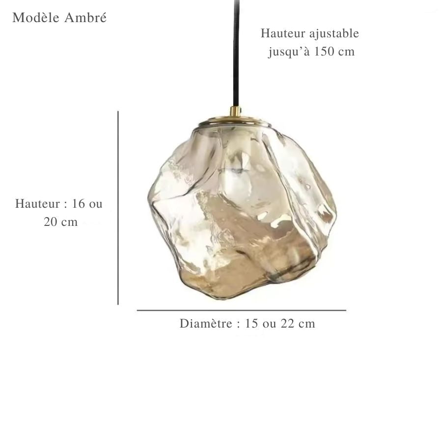 Modèle en verre ambré aux reliefs sculpturaux, idéal pour une décoration chaleureuse et raffinée
