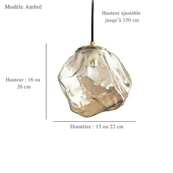 Modèle en verre ambré aux reliefs sculpturaux, idéal pour une décoration chaleureuse et raffinée