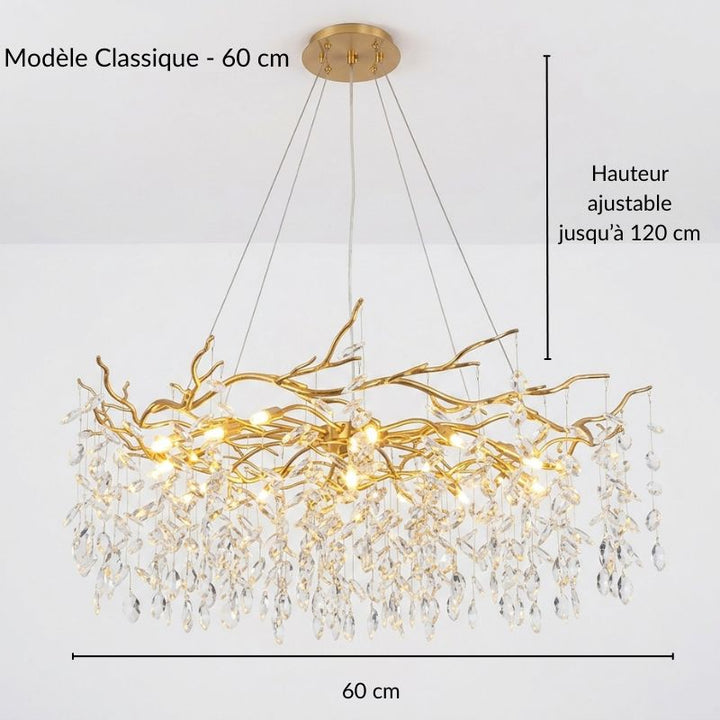 Suspension ronde style art déco avec structure dorée ramifiée et cristaux suspendus, idéale pour un salon.