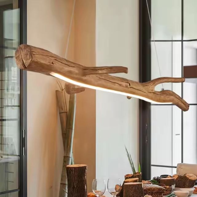 Suspension LED rondin de bois design pour éclairer votre intérieur avec une touche naturelle et moderne.