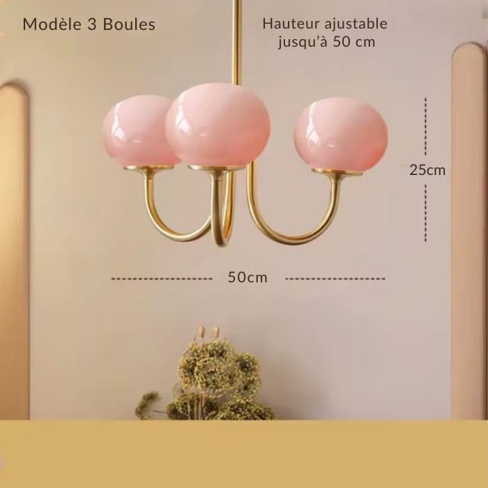 Dimensions suspension rose 3 boules en verre, structure laiton, parfait pour déco élégante dans salon ou salle à manger.