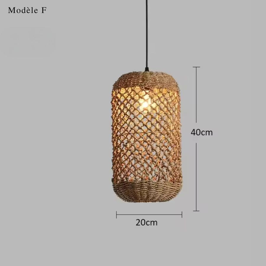 Abat-jour cylindrique allongé en rotin ajouré, aux extrémités arrondies, pour une suspension au style zen naturel.