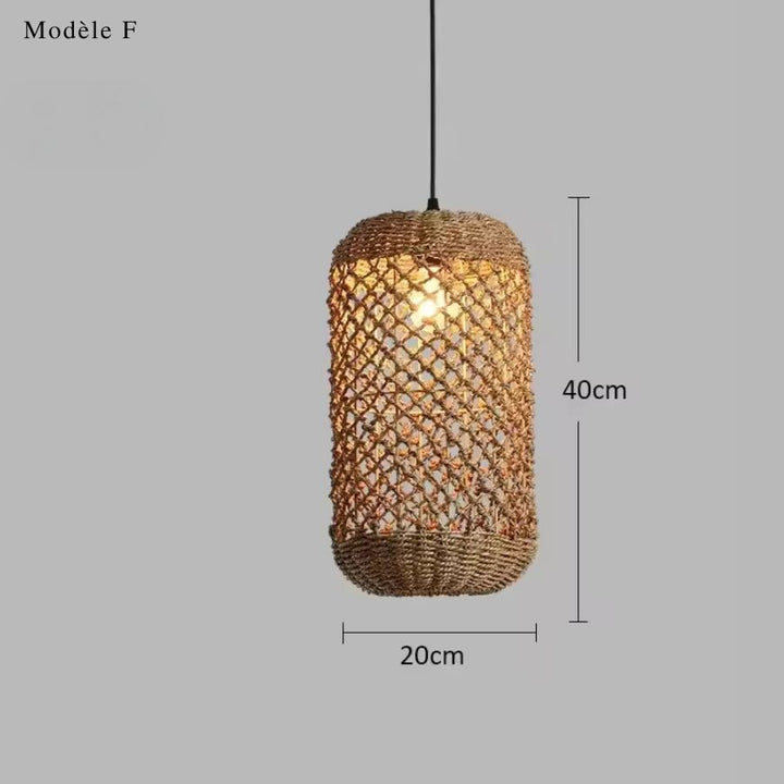 Abat-jour cylindrique allongé en rotin ajouré, aux extrémités arrondies, pour une suspension au style zen naturel.