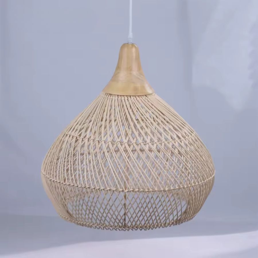 Abat-jour en rotin naturel tressé avec col en bois, pour une suspension bohème aux accents organiques et chaleureux