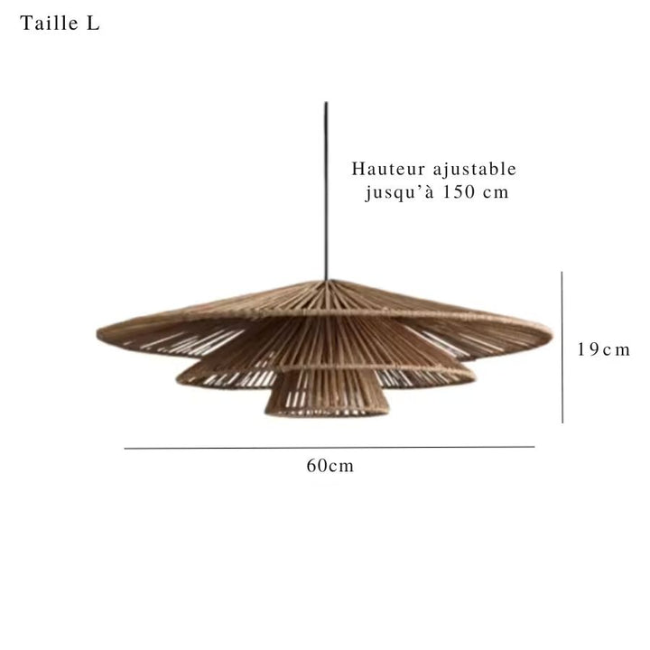 Modèle de 60 cm de diamètre et 19 cm de haut, cette suspension en rotin à trois niveaux affiche un design bohème épuré.