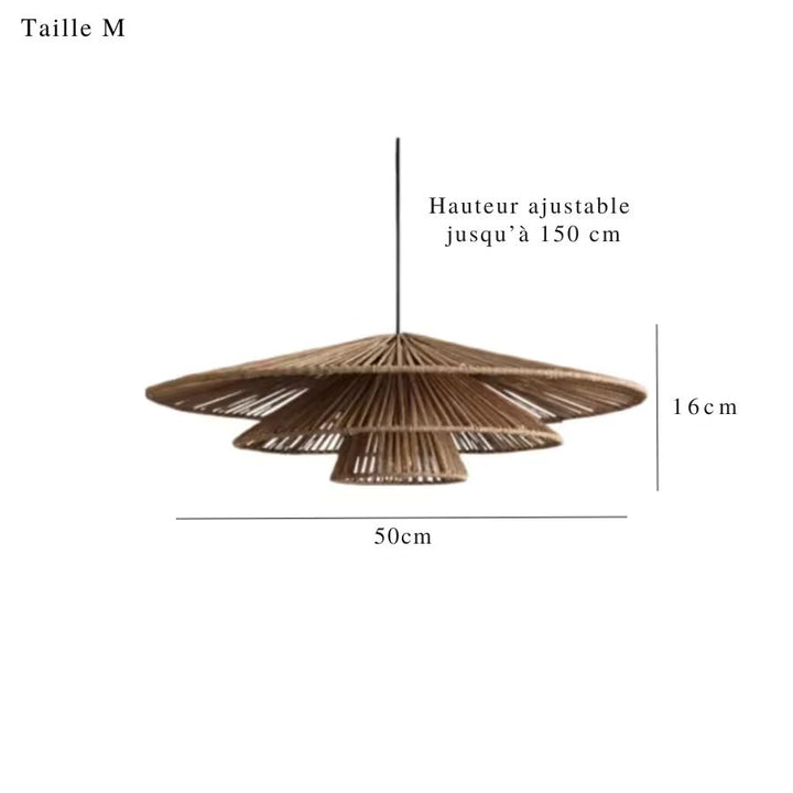 Dimensions de la suspension en rotin à trois abat-jour ajourés, au style japandi : 50 cm de diamètre et 16 cm de haut.