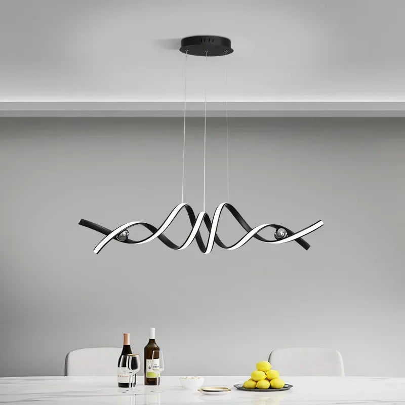 Luminaire suspendu noir à ruban LED torsadé au style contemporain épuré.