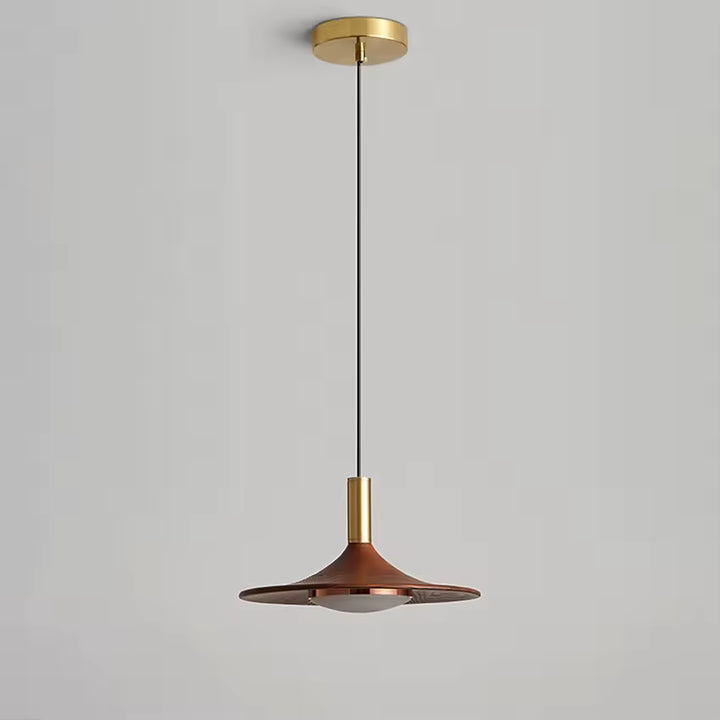 Suspension soucoupe effet bois aux finitions dorées, silhouette rétro et minimaliste inspirée des années 60