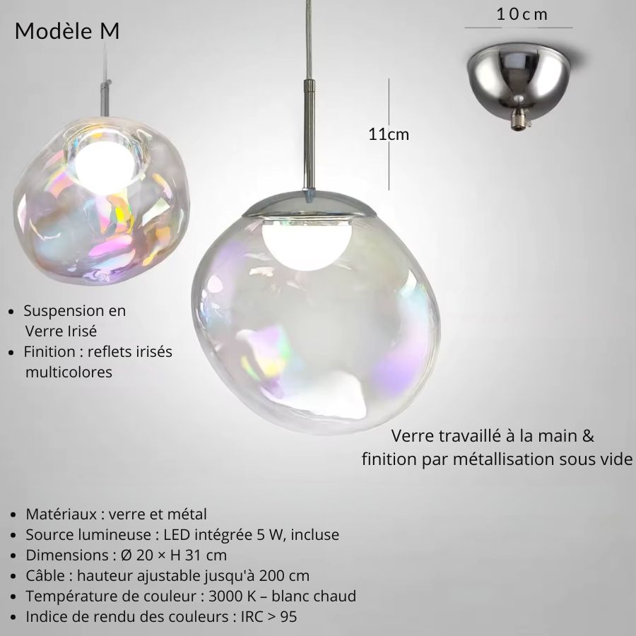 Suspension sphère en verre irisé de taille moyenne, style moderne et artistique animé de délicats reflets colorés