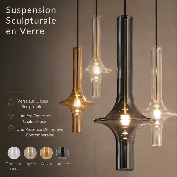 Suspension totem en verre sculptural déclinée en plusieurs teintes, au design contemporain élégant et décoratif