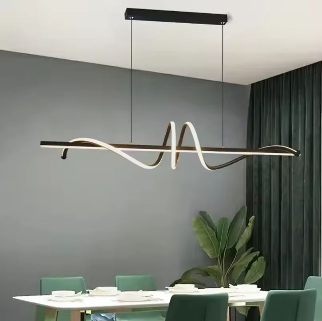 Suspension tourbillon noire LED au style contemporain, idéale au-dessus d’une table de salle à manger moderne ou minimaliste.