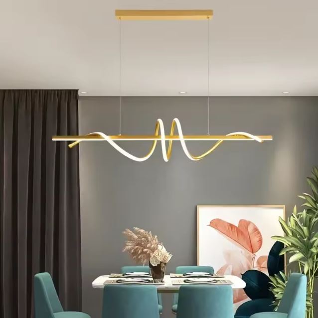Suspension tourbillon dorée au design sculptural, parfaite pour une salle à manger élégante au style moderne ou art déco.