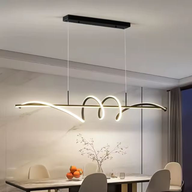 Suspension tourbillon noire LED au design sculptural, parfaite pour une salle à manger moderne et une déco intérieure sophistiquée.