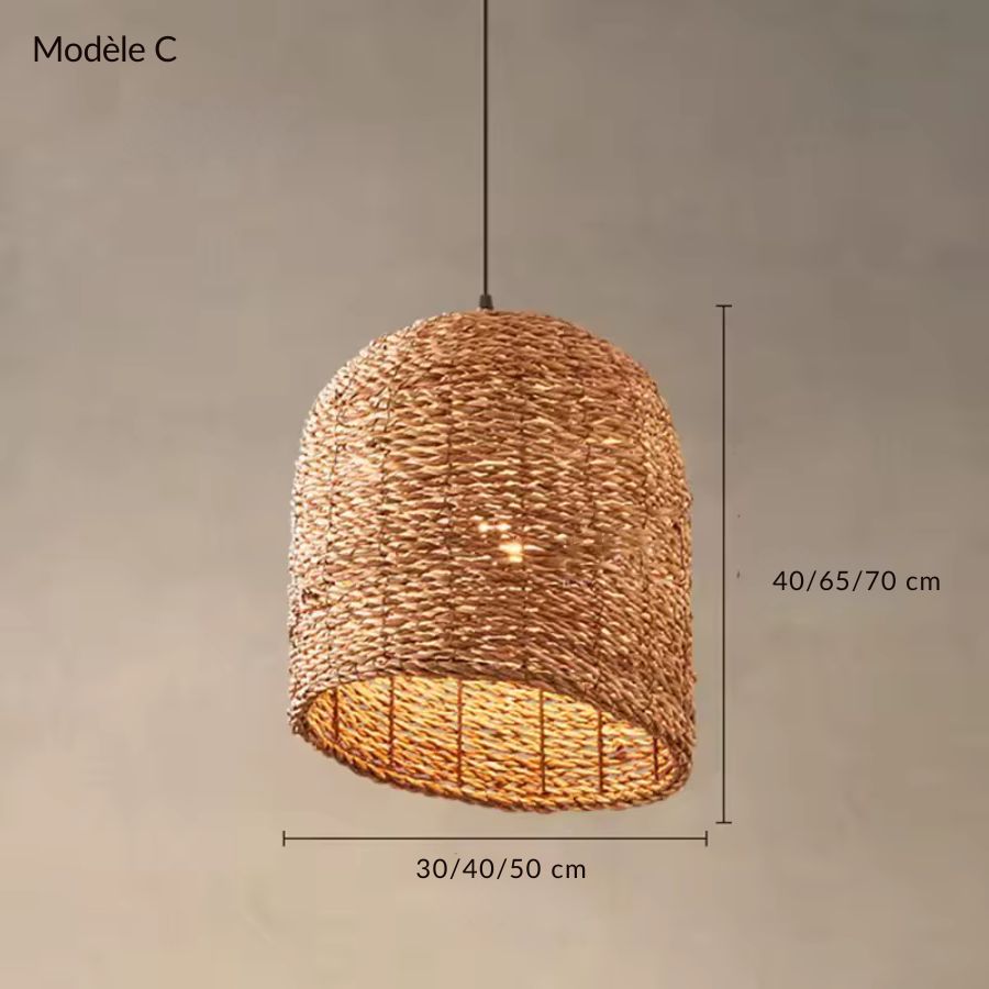 Suspension tressée en fibre naturelle modèle C, à silhouette haute en cloche et au style artisanal chaleureux