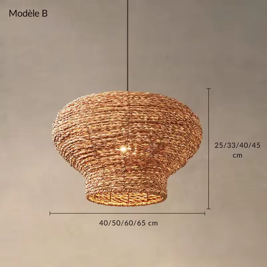 Suspension tressée en fibre naturelle modèle B, au volume sculptural évasé et disponible en quatre dimensions