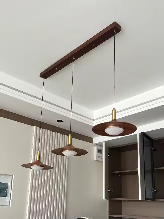 Suspension triple en métal effet bois à soucoupes de tailles variées, inspirée du design vintage des années 60