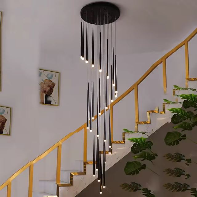 Suspension tube design noire avec éclairage LED en spirale, parfaite pour cage d’escalier moderne décorée de plantes murales.