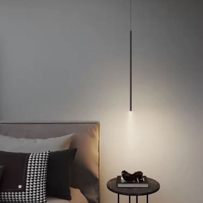 Suspension tube noir suspendue au style minimaliste et contemporain, idéale en lampe de chevet design