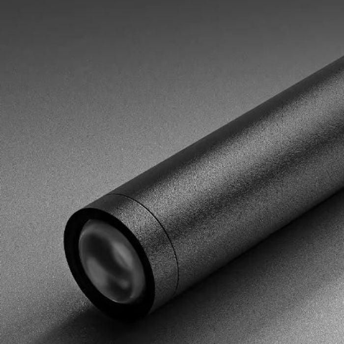 Suspension tube noir cylindrique au design épuré inspiré du style contemporain et architectural