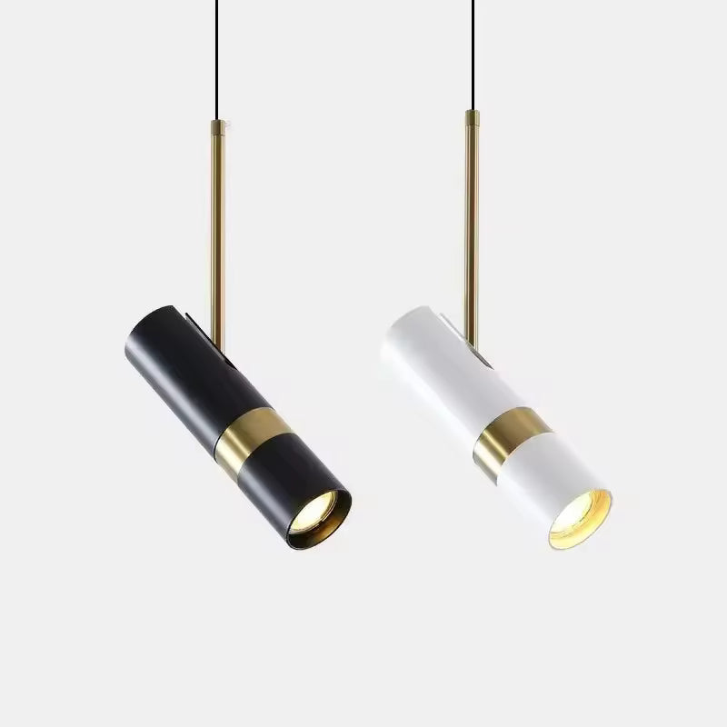 Versions noire et blanche rehaussées de doré pour cette suspension tube orientable au style chic et minimaliste