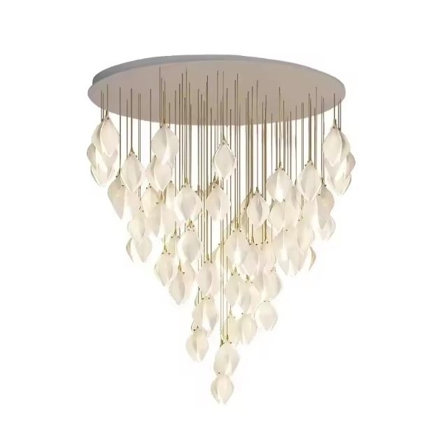 Suspension tulipe en cascade avec un design moderne, idéale pour sublimer les grands espaces avec une lumière élégante.