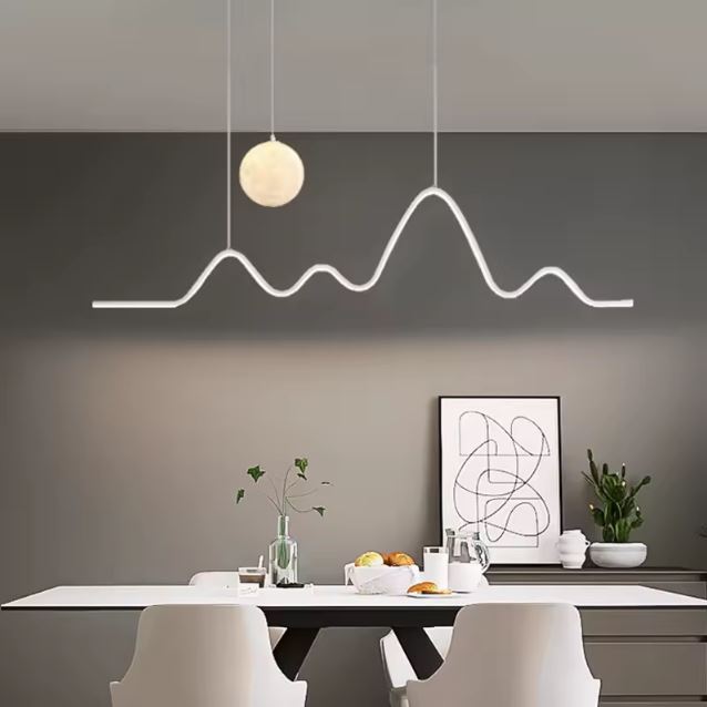 Suspension vague LED blanche raffinée, idéale pour une salle à manger design au style contemporain.
