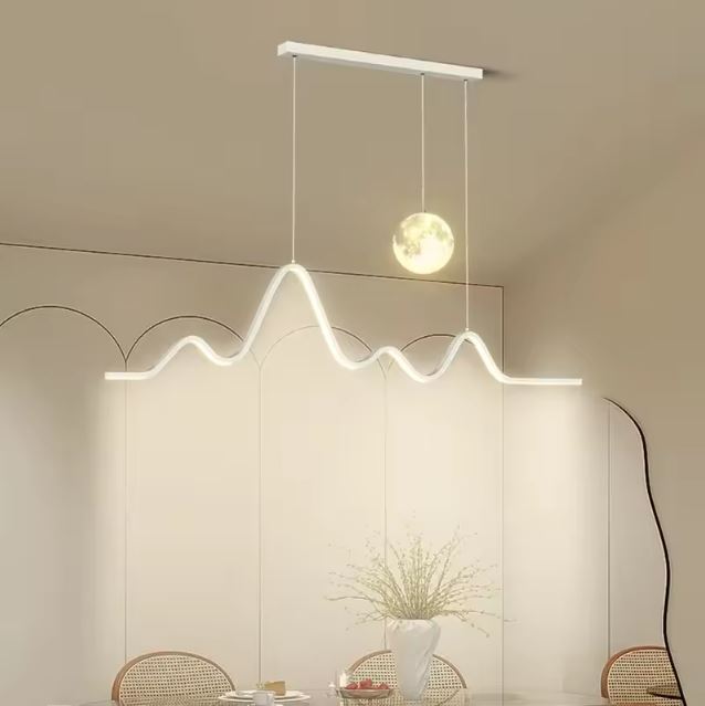 Suspension vague LED blanche moderne, idéale pour un intérieur contemporain lumineux et élégant.