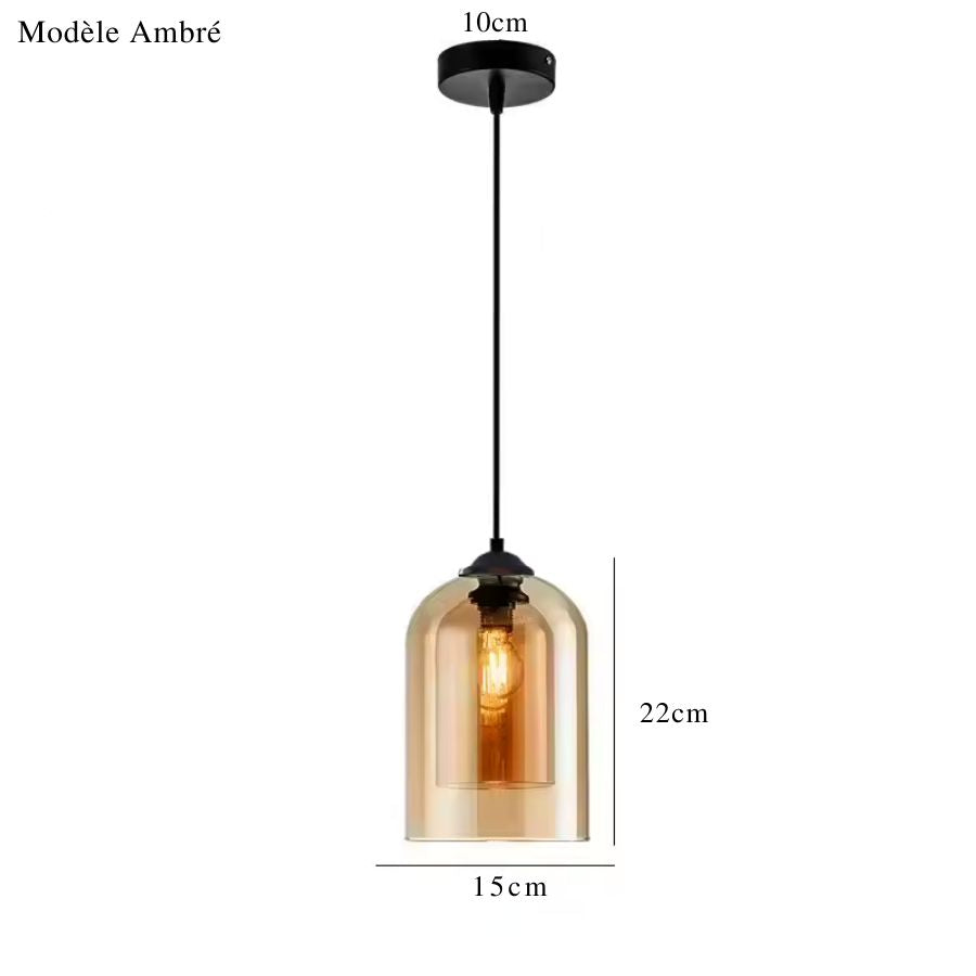 Modèle de suspension en verre ambré à double enveloppe, de 15 cm de diamètre et 22 cm de hauteur, au style vintage chic.
