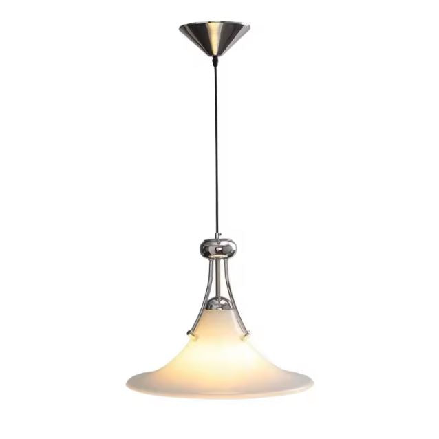 Suspension en verre blanc satiné évasé, entre design vintage italien, modernisme et élégance intemporelle.