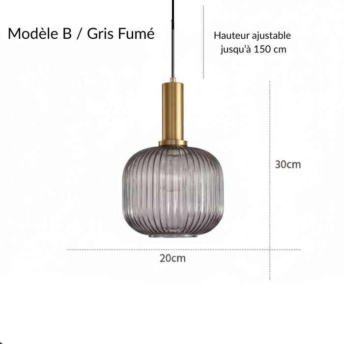 Suspension ronde en verre fumé nervuré et métal doré pour cuisine ou salle à manger contemporaine