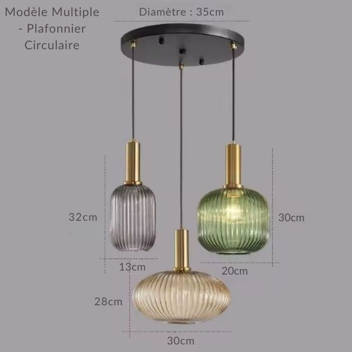 Composition de suspensions en verre cannelé coloré avec finitions dorées au style art déco contemporain.