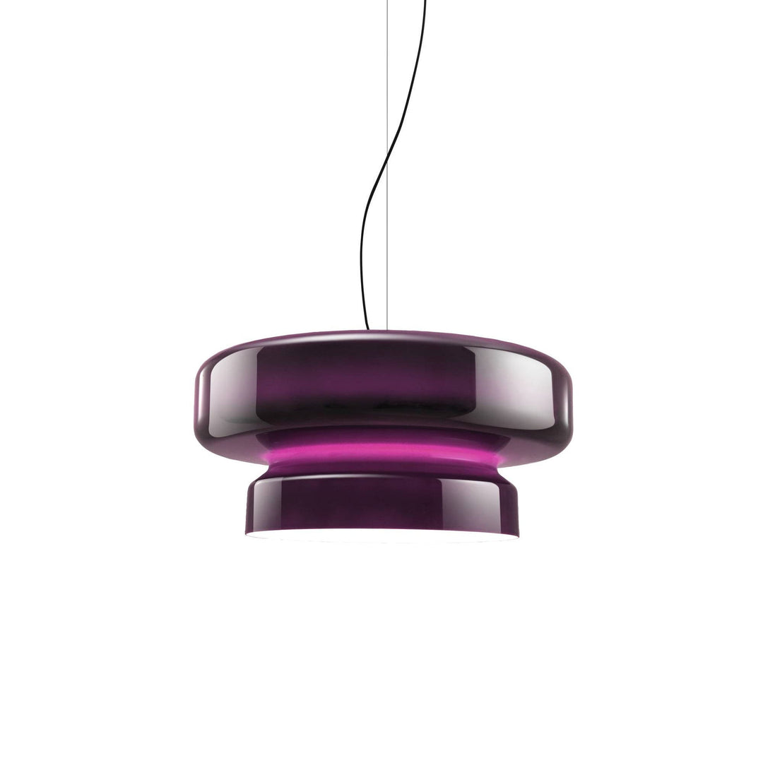Suspension en verre fumé violet présentée sur fond blanc uni pour fiche produit studio.