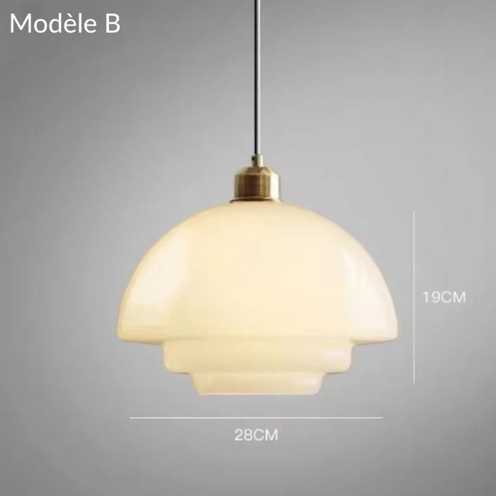 Suspension Modèle B en verre opaline de 28 cm, parfaite pour une ambiance chaleureuse et élégante.