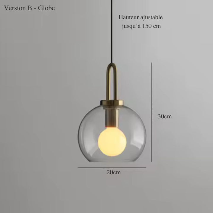 Modèle globe en verre transparent avec anse dorée et source lumineuse visible, au style chic et épuré