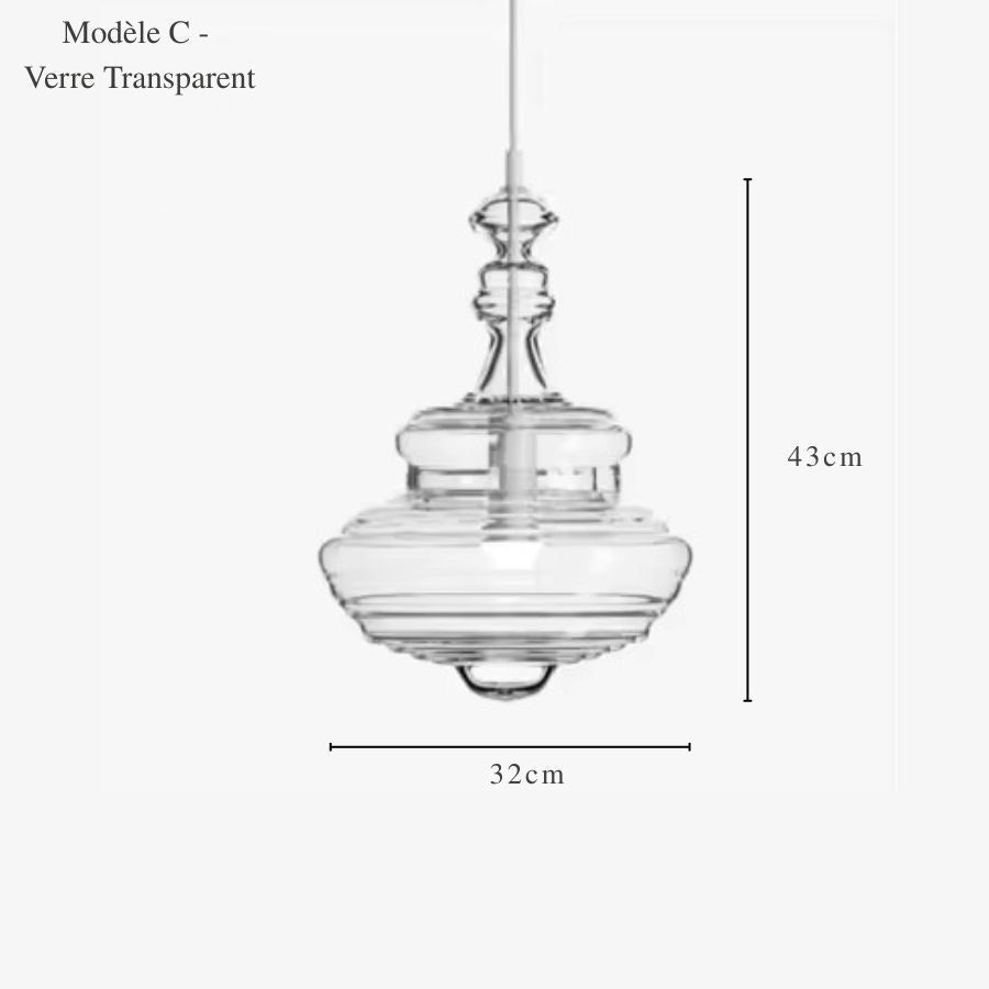 Vue des dimensions d'une suspension en verre transparent à long col décoratif et bulbe strié, de 43 cm sur 32 cm.