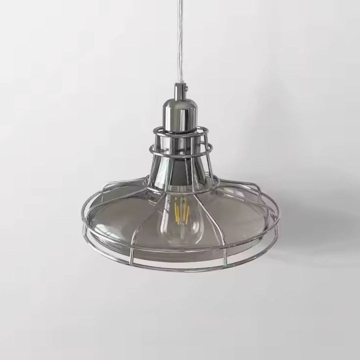 Luminaire suspendu en verre transparent et métal chromé au design industriel rétro inspiré du style Bauhaus