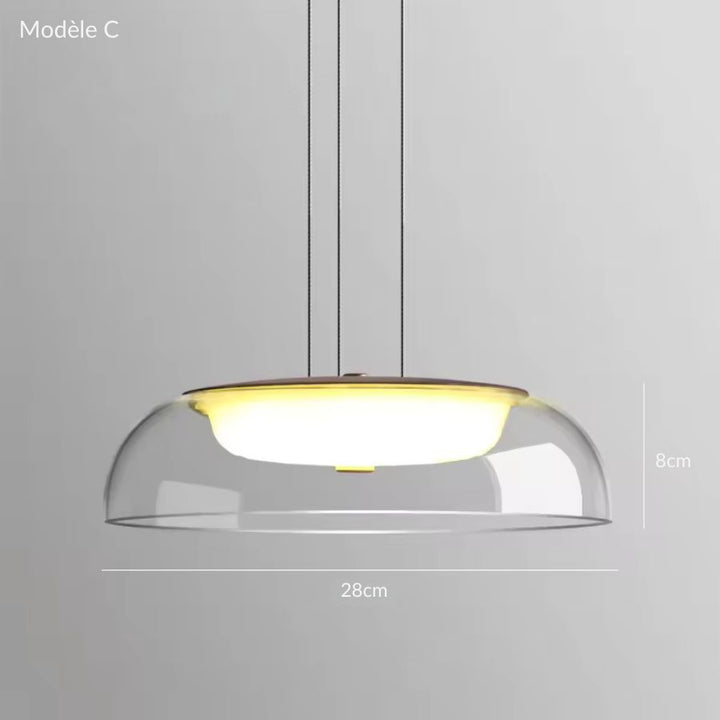 Avec sa forme large et basse, cette suspension en verre transparent et opalin affiche un style sobre et graphique