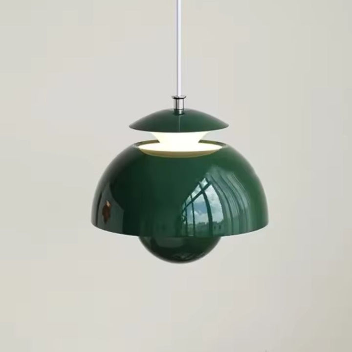 Silhouette vert profond d'une suspension à dôme flottant et sphère centrale, inspirée du design vintage et spatial