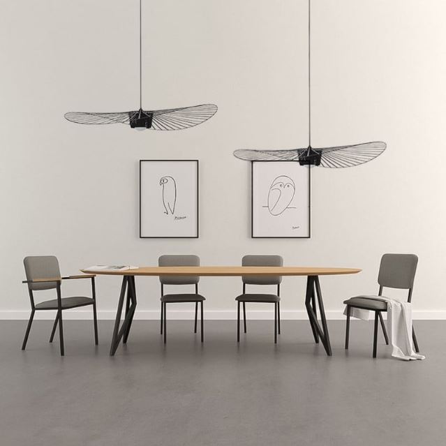 Double suspension Vertigo noire, idéale pour éclairer une salle de réunion moderne et minimaliste avec élégance.