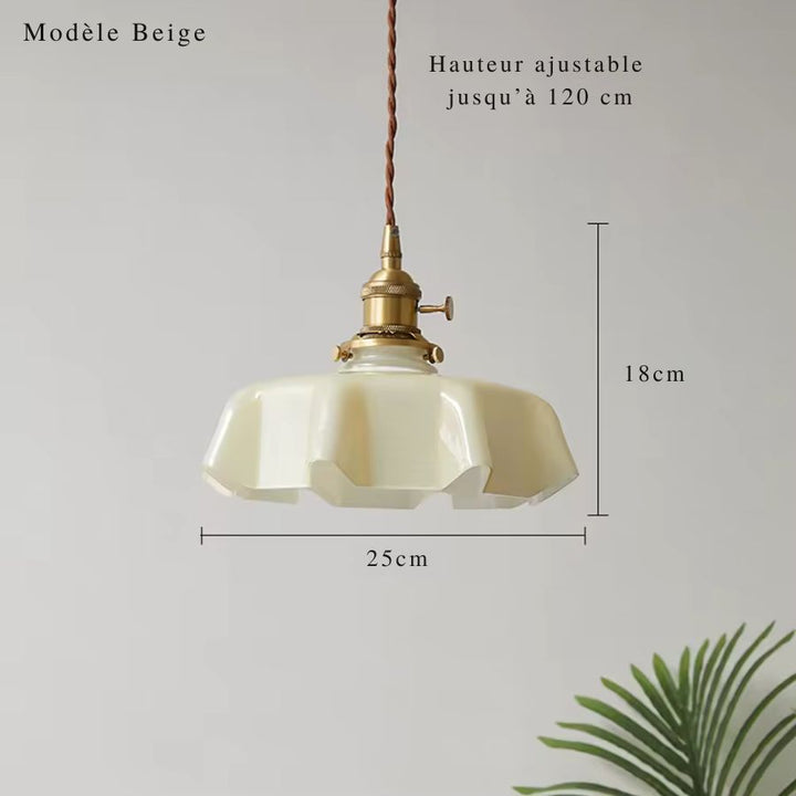 Modèle beige de suspension vintage à abat-jour festonné, 25 cm de diamètre et hauteur réglable jusqu’à 120 cm