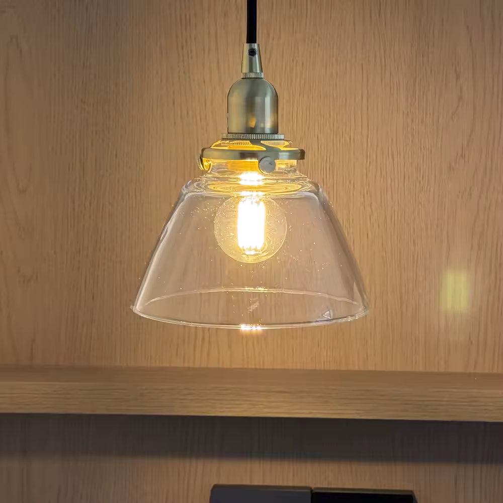 Suspension en verre transparent et laiton avec abat-jour conique, au style vintage chaleureux et épuré
