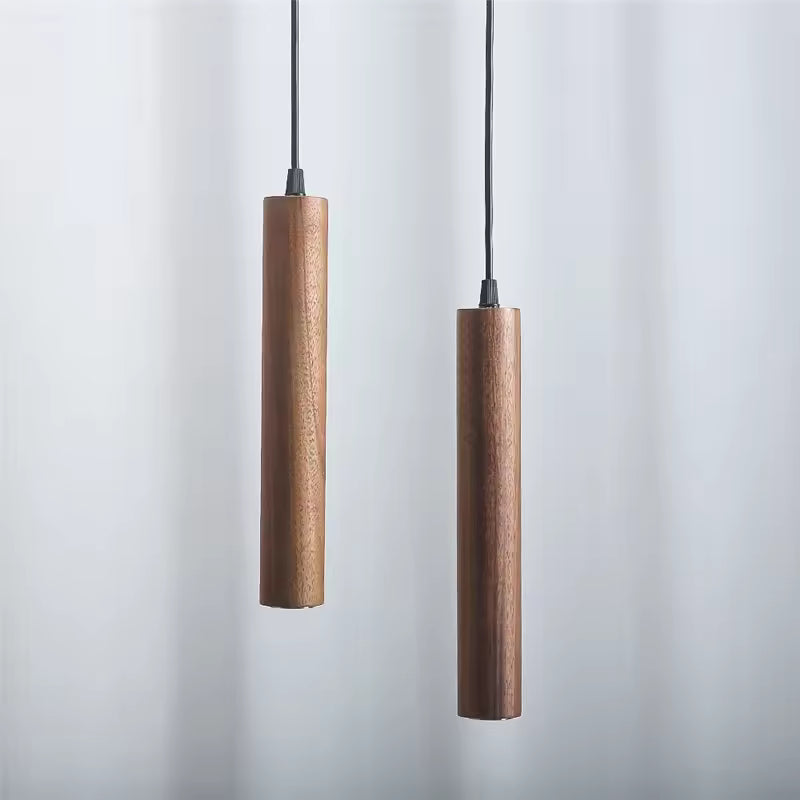 Duo de suspensions cylindriques en bois foncé au style contemporain, sobre et chaleureux