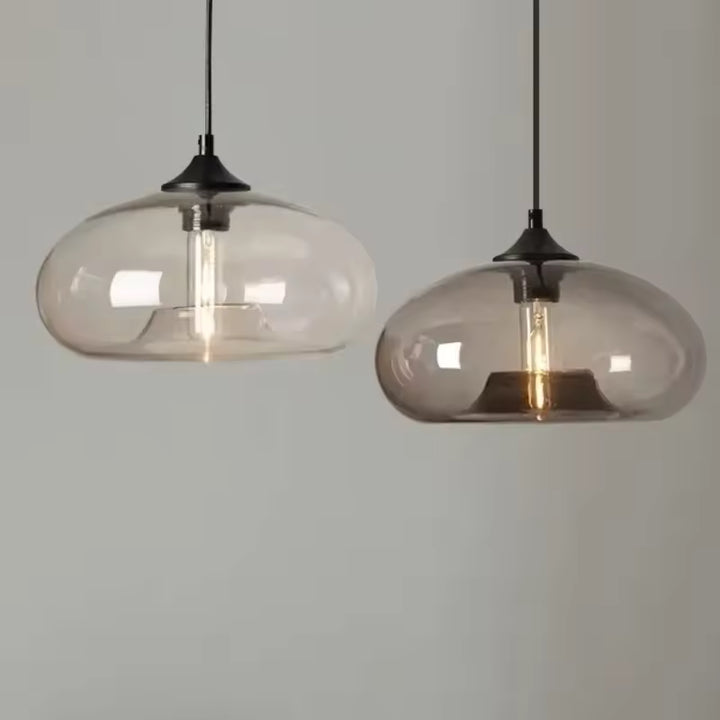 Deux suspensions dôme en verre transparent et fumé au style rétro minimaliste, avec silhouette arrondie et épurée