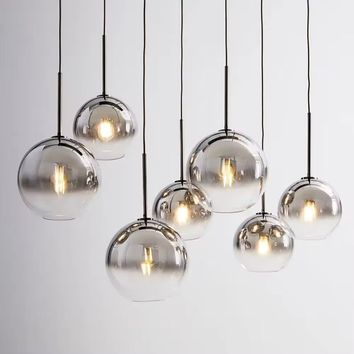 Composition de suspensions à globes en verre dégradé fumé, aux lignes rétro et au design contemporain élégant