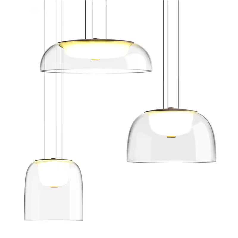 Trois suspensions en verre transparent avec diffuseur opalin, aux formes variées et au design minimaliste contemporain