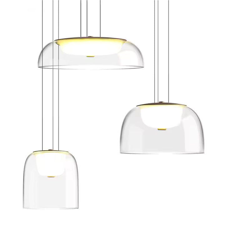 Trois suspensions en verre transparent avec diffuseur opalin, aux formes variées et au design minimaliste contemporain